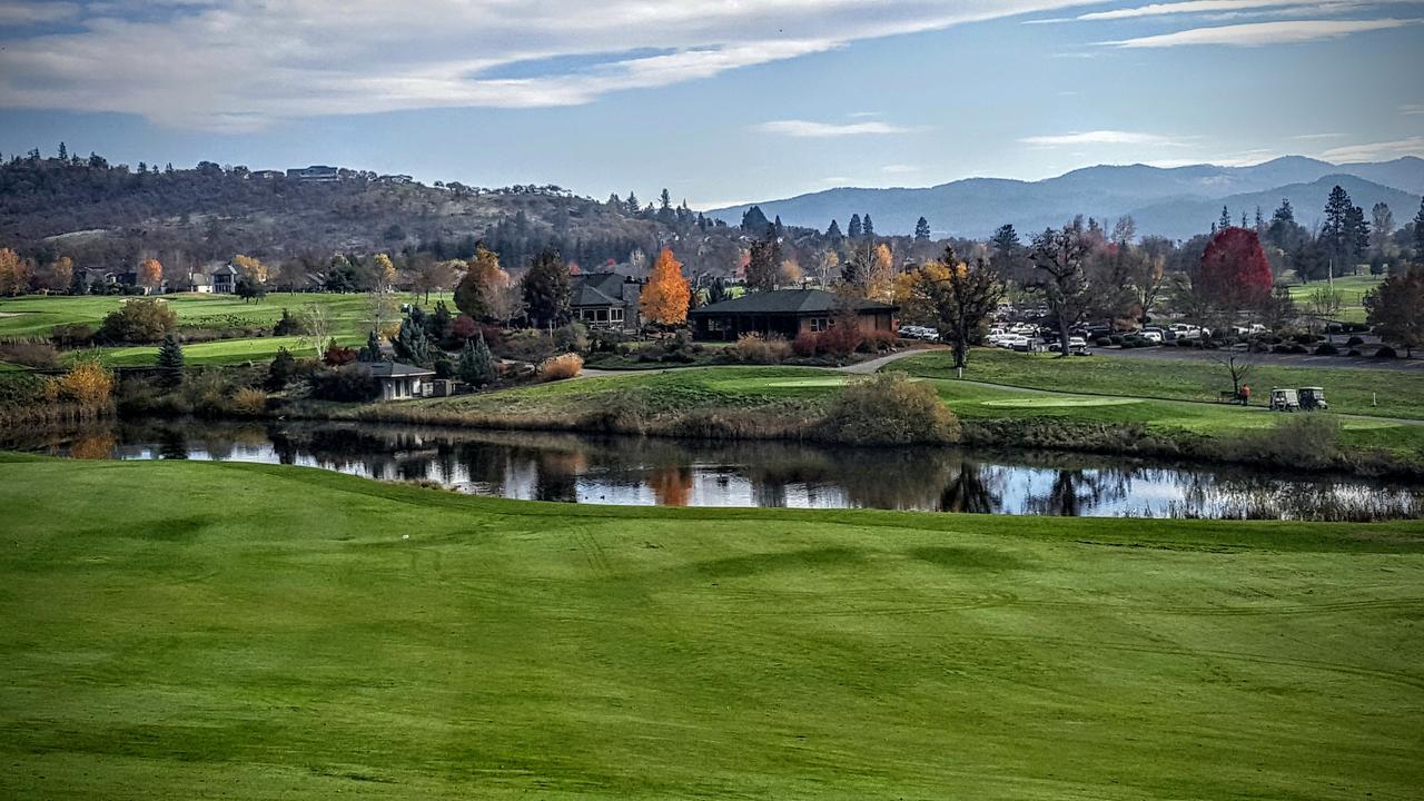 Resort At Eagle Point Golf Club Lodging Exterior foto